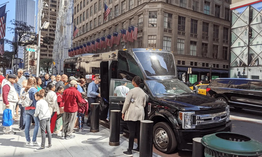 Image 6: Award-Winning NYC Sightseeing Bus Tour