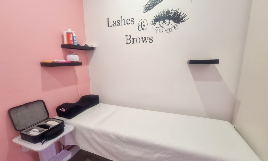 Image 2: Extensión de pestañas pelo a pelo, 2D natural y 4D volumen ruso