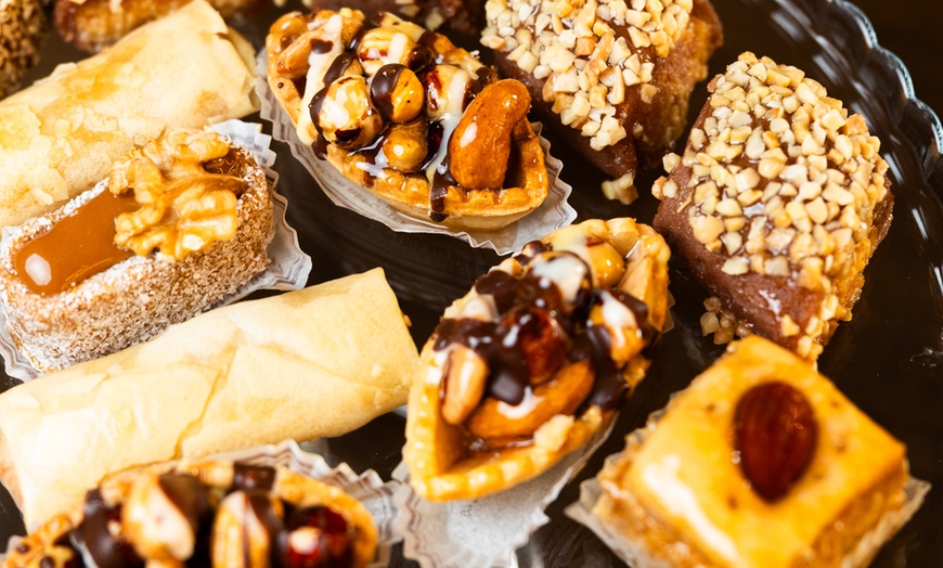 Image 14: Menú fusión con entrante, principal, postre y bebida 