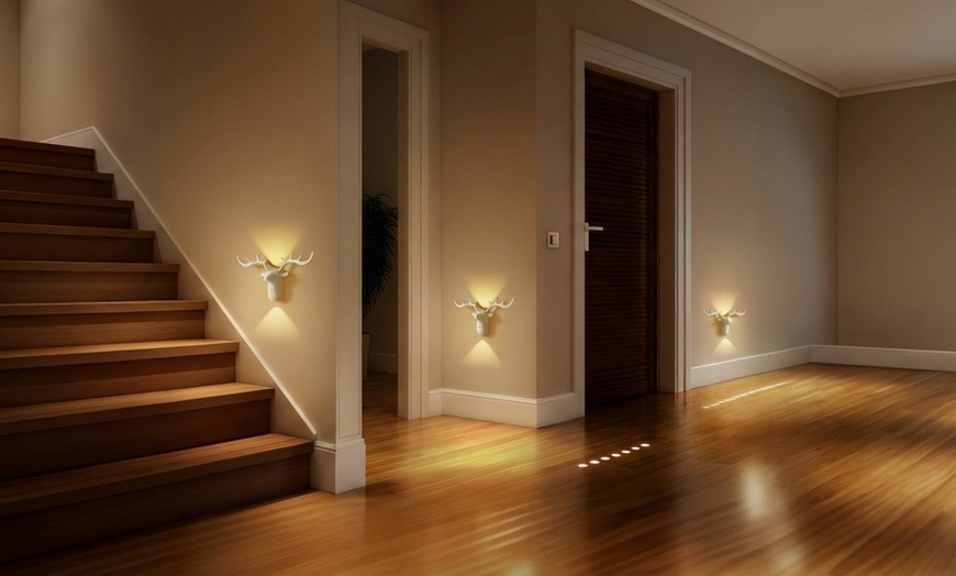 Image 7: Deer-Shaped Motion Sensor Light 
