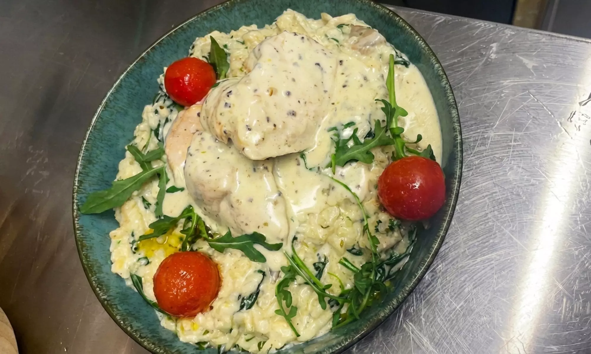 Festin italien au bord de l'eau à La Vita Attiva