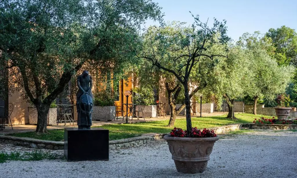 Spello: 1 o 2 notti in matrimoniale Standard con colazione, Spa e cena