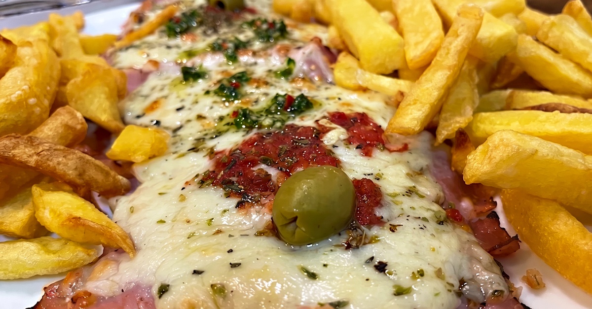 Menú argentino con milanesa o pizza en Valencia