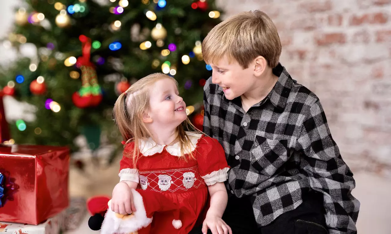 15-Minute Christmas Mini Session with 3 Edits and Online Gallery