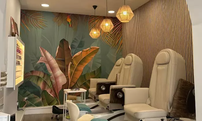 Enjoy Japanese Head Spa: Let's Glow or Quasha Quartz Radiance Packages at Venus Beauty Clinic (Up To 20% Off) - Primary Image