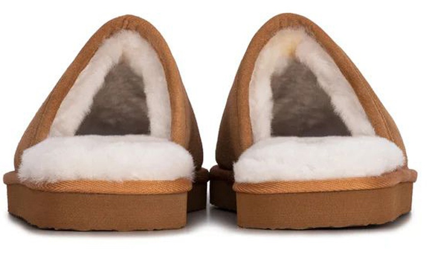 Image 7: Redfoot Men's Sheepskin Mule Slippers