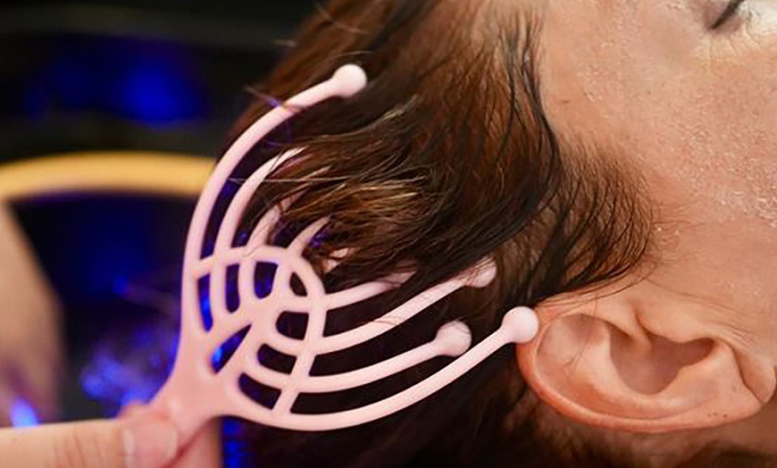 Image 2: Plongez dans la détente avec un Head Spa relaxant et sensoriel