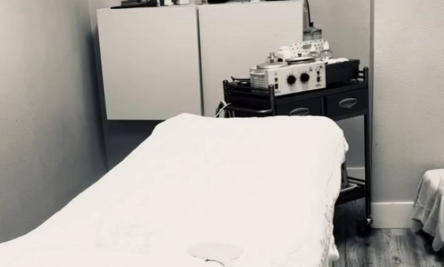 Image 3: Up to 57% Off Eyebrow & Full Face Threading at Pink Rose Beauty Salon