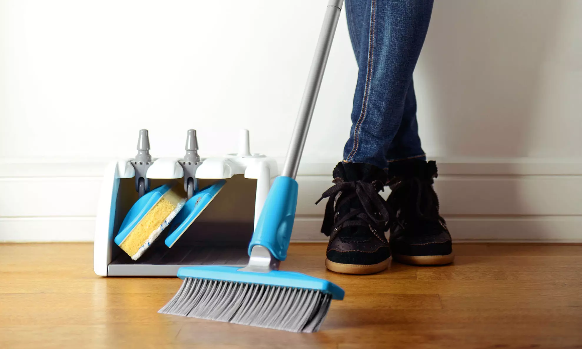 Lynx Dock Home Cleaning Tool System - Primary Image