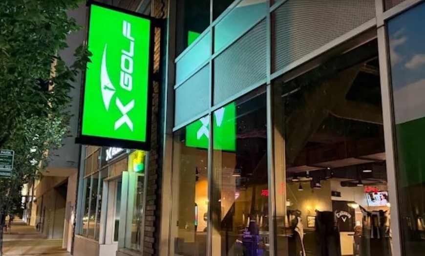 Image 2: Elevate Your Game: Immersive Virtual Golf Simulator Experience