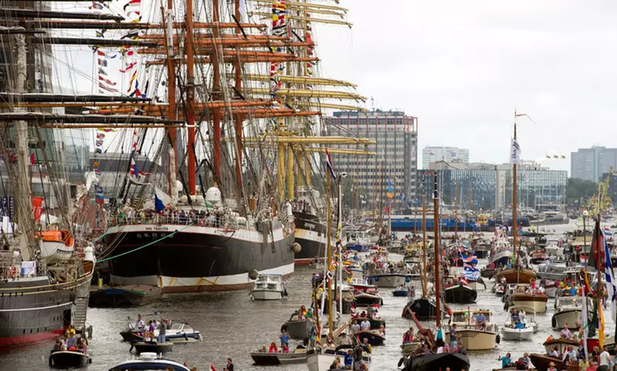 Image 2: 90 minuten cruise tijdens SAIL 2025 met drankjes en snacks