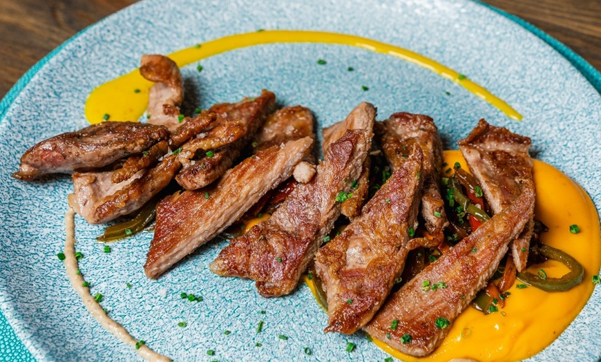 Image 11: Menú Wine and Food y Menú Premium para 2 o 4 personas 
