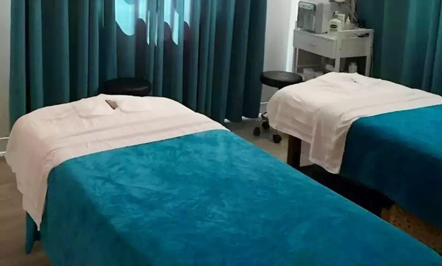 Image 3: 60 or 90 Min Couple Deep Tissue for Neck, Shoulder, Back Massage