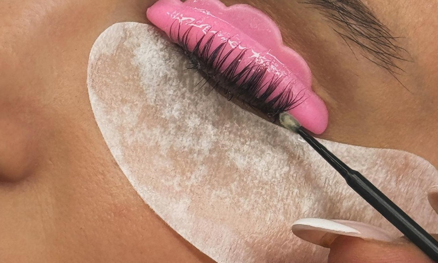 Image 11: Zahnschmuck mit Swarovski®-Kristallen, Lashlifting oder Browlifting