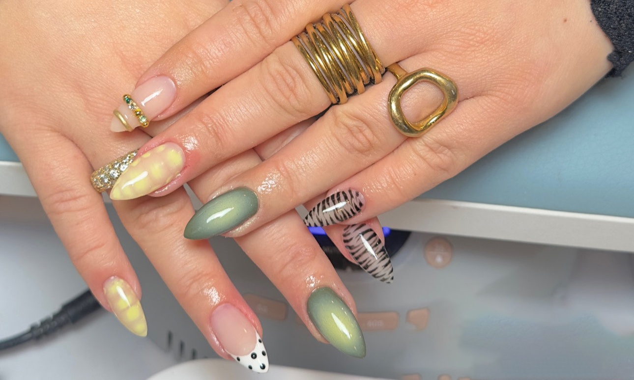 Pose de vernis semi permanent ou d'ongle gel