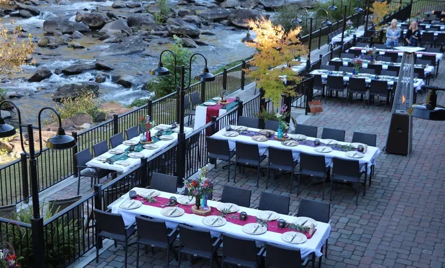 Image 6: Exclusive Deal: Cozy Stay at Tapoco Lodge Resort