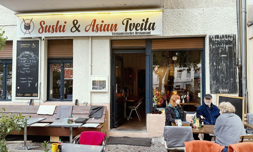 Image 3: Vielfältige Sushi-Menüs oder Party-Platte für 1, 2 oder 4 Personen 