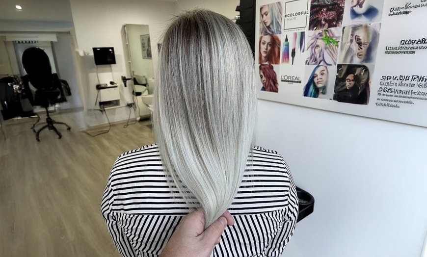 Image 8: Corte de pelo, peinado y opción a tinte de raíz, reflejos o balayage 