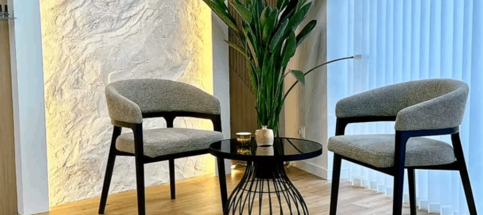 Mise en beauté des mains ou des pieds avec vernis semi-permanent