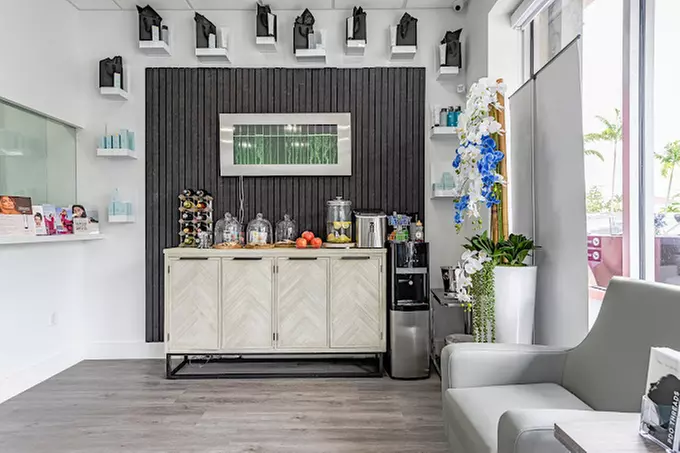 Experience eight sessions of ultrasonic fat reduction for a toned body