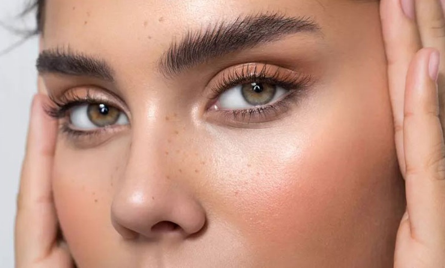 Image 1: Belle ligne et regard intense : épilation "Création" et/ou brow lift