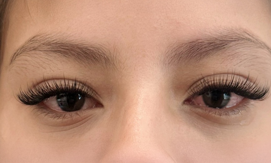 Image 3: Up to 64% Off on Eyelash Extensions at Gplus Lash Beauty Spa