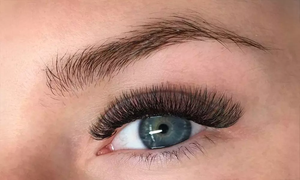 Lashoholics Offers Eyelash Removal, One Full Set of Silk or Hybrid Eyelash Extensions (Up to 58% Off) - Primary Image