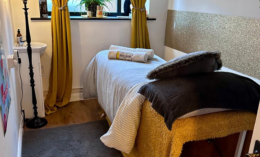 Image 5: Relaxing Spa Treatments with 30, 60, or 90 Minutes Massage Options