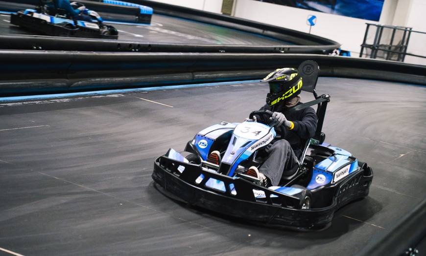 Image 4: 1 oder 2 E-Karting á 15 Min. inkl. Helm & Sturmhaube für 1 Person