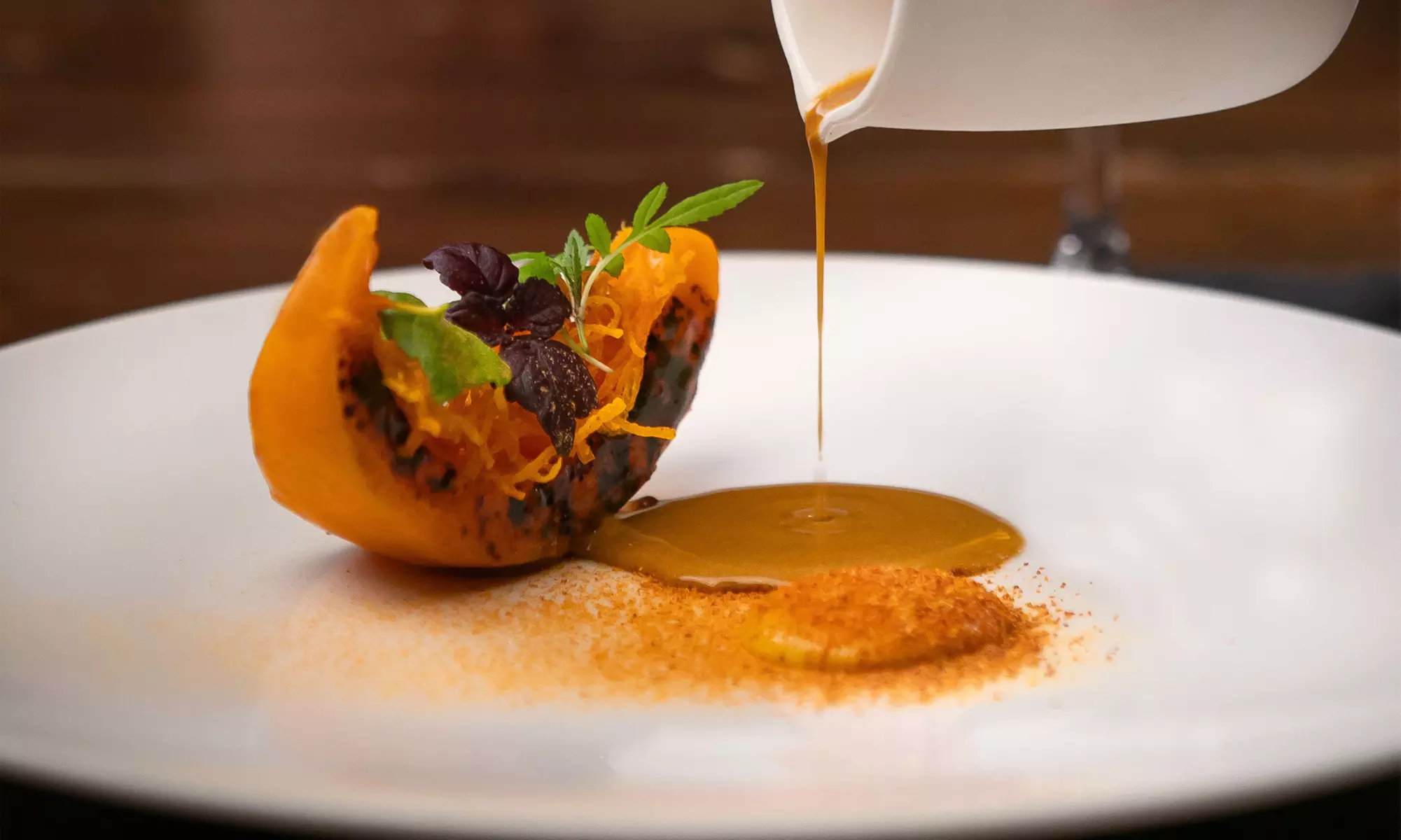 Entdecke den kulinarischen Himmel: 6-Gänge-Menü im Michelin-Restaurant