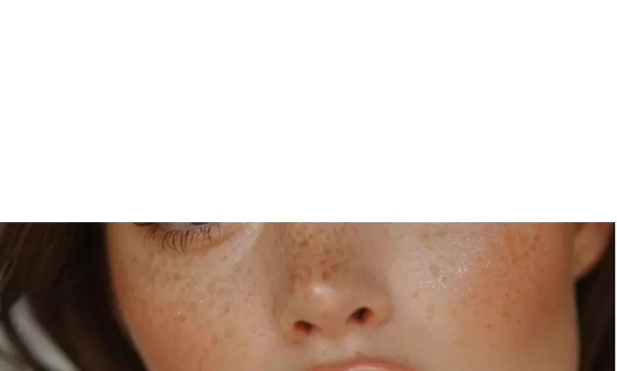 Image 1: Anti-aging Ritual:1 or 3 Collagen Mask Sessions and Exfoliating Facial