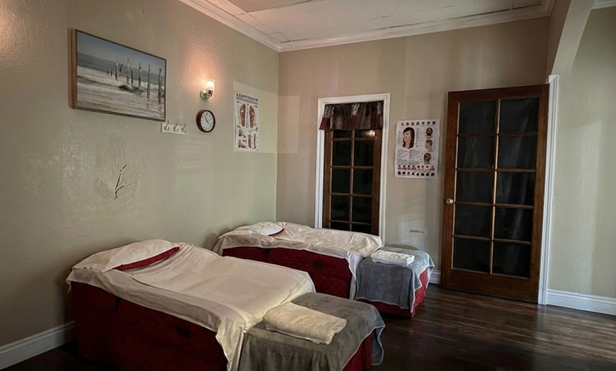 Image 2: Enjoy 60-min Couples or a Choice of Massage and Body Treatments 