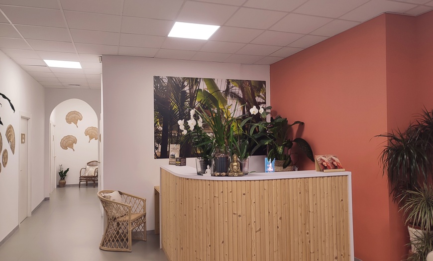 Image 8: Higiene facial con microdermoabrasión y Kobido o lifting facial