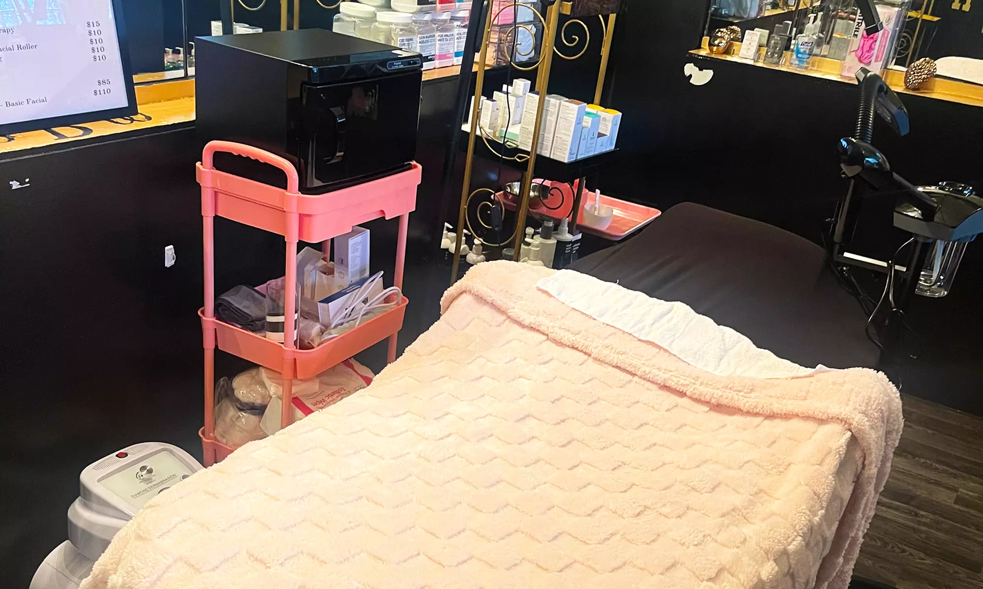 Refresh w/ 1, 2, or 3 Ultimate Facials w/ Hydro-Jelly Mask & More