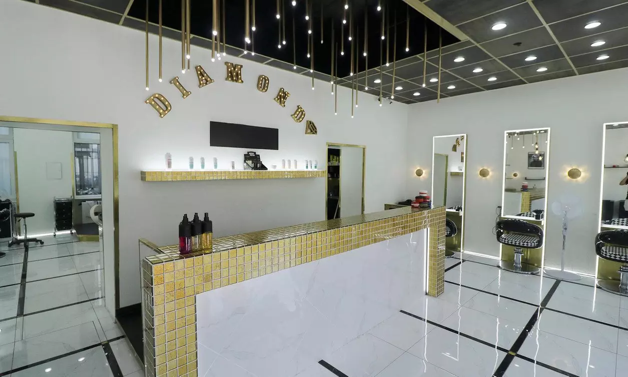 Haarschnitt / Strähnen / Dauerwelle / Glättung, einlösbar für Damen