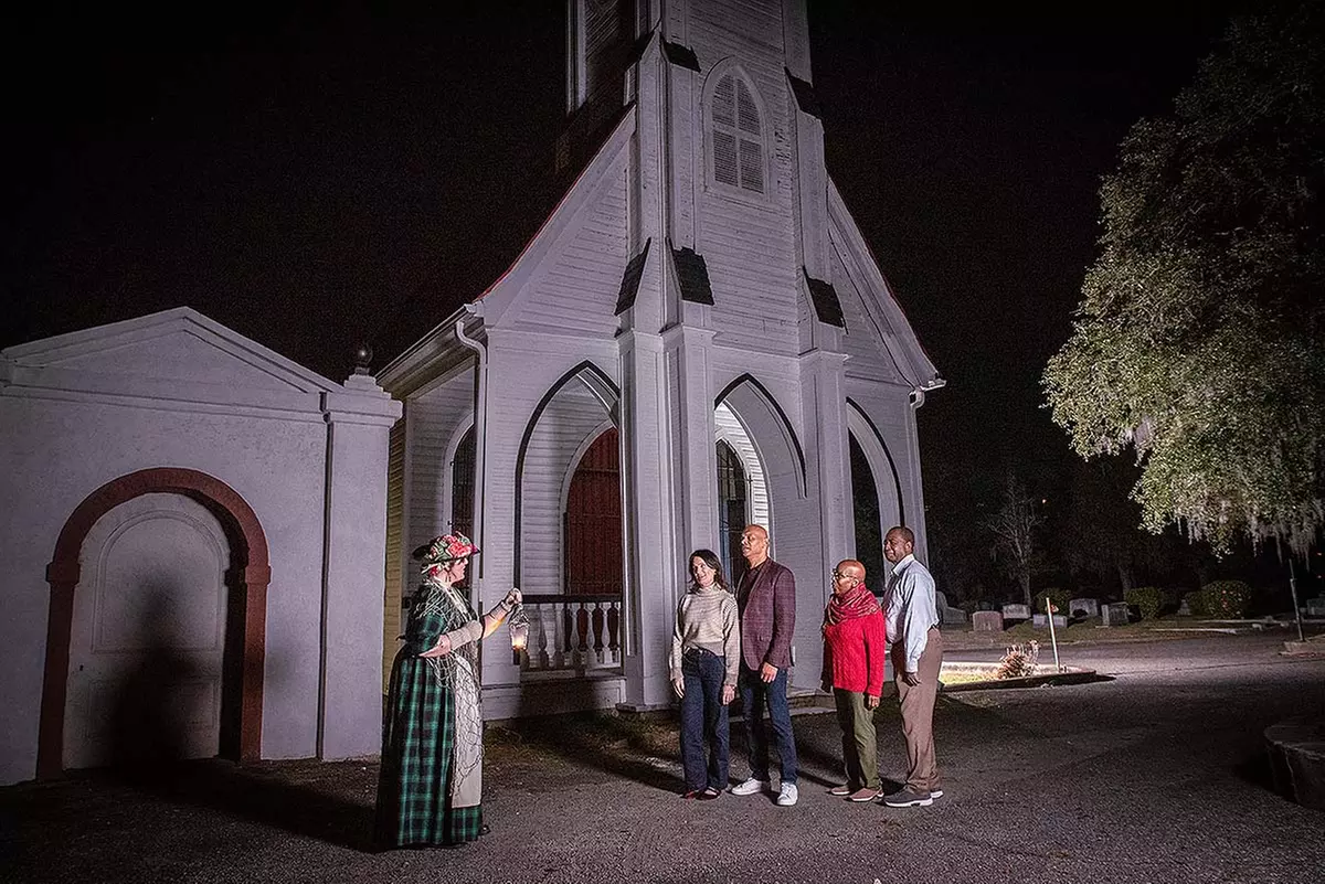 Charleston's Only Ghost Tour with After-Dark Bethany Cemetery Access