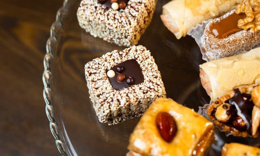 Image 19: Menú fusión con entrante, principal, postre y bebida 