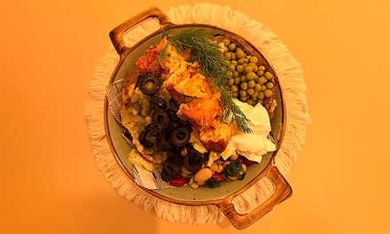 Für 1 Person: Reichhaltige gefüllte Patata (Kumpir) mit Toppings inkl. Softgetränk - Linien Cafe