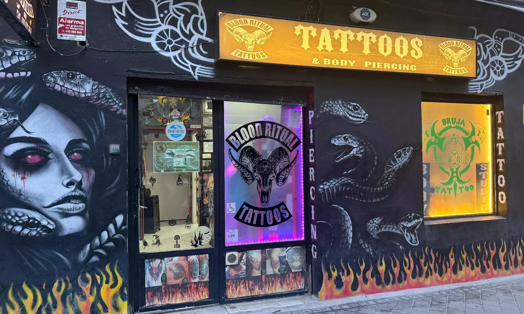 Microlifting facial de vitaminas con dermapen, 1 o 2 sesiones y micro-punción controlada en Blood ritual tattoos - Image 3