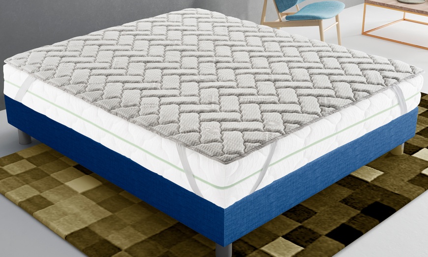Image 1: Topper in memory foam con rivestimento camomilla