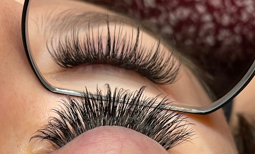 Image 8: Get Classic, Wet, Light Volume or Volume Eyelash Extensions