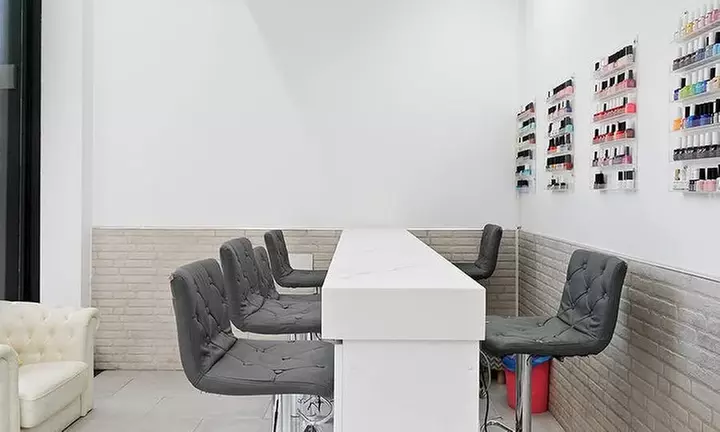 Sesión de tratamiento facial 8 en 1 en el centro estético Esencia