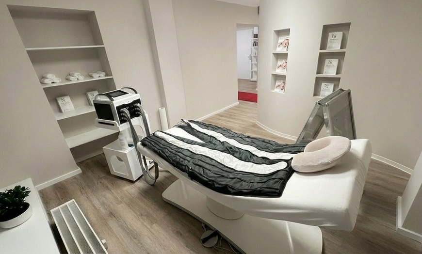 Image 4: 60 Min. Microblading mit Brow Artist inkl. Nachbehandlung für 1 Person