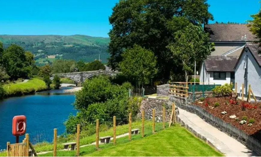 Image 2: Snowdonia Luxury Break: Two-Night Lodge Stay for Up to 4