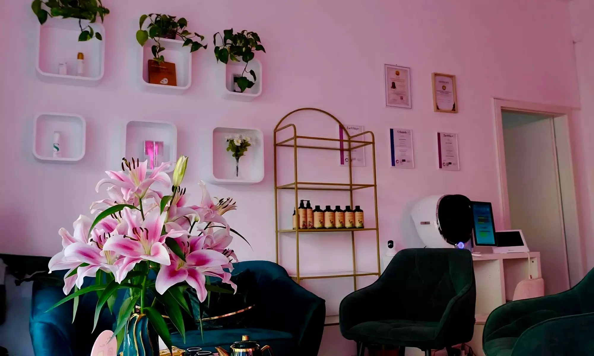 Wohltuende Gesichtsbehandlung „Basic“ oder „Intensiv“ für 1 Person