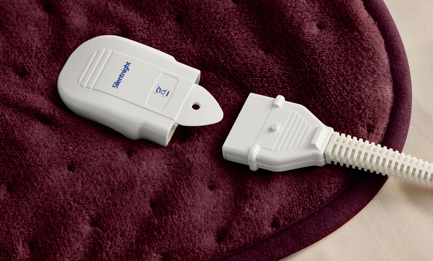 Image 5: Silentnight Luxury Heated Throw, Energy-Efficient Fleece Comfort