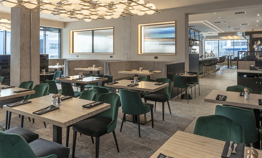 Image 10: Steak Dinner for 2 or 4 w/ Glass or Bottle of Wine in Glasgow