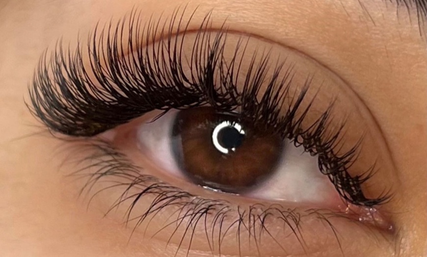 Image 9: Explore Fabulash's Eyelash Extensions, Offering Up to 44% Off on Diverse Styles for Every Occasion