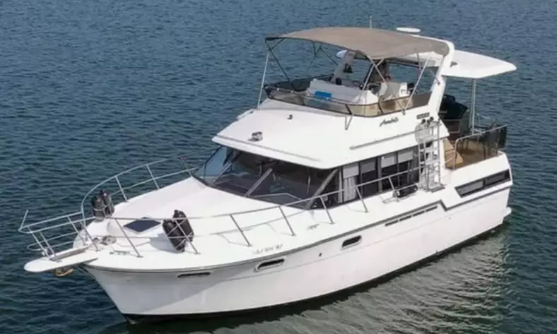 2-Hour Date Night At Sea With Wine & Hors d'oeuvres for 4 People Max