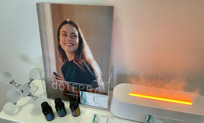 Image 2: 30/60 Min. therapeutische Rücken- & Kopf Aromaöl-Massage für 1 Person